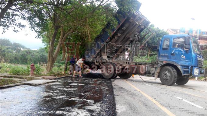 深圳坪山道路修补人工摊铺工程