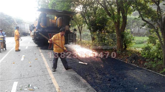 深圳坪山道路修补人工摊铺工程